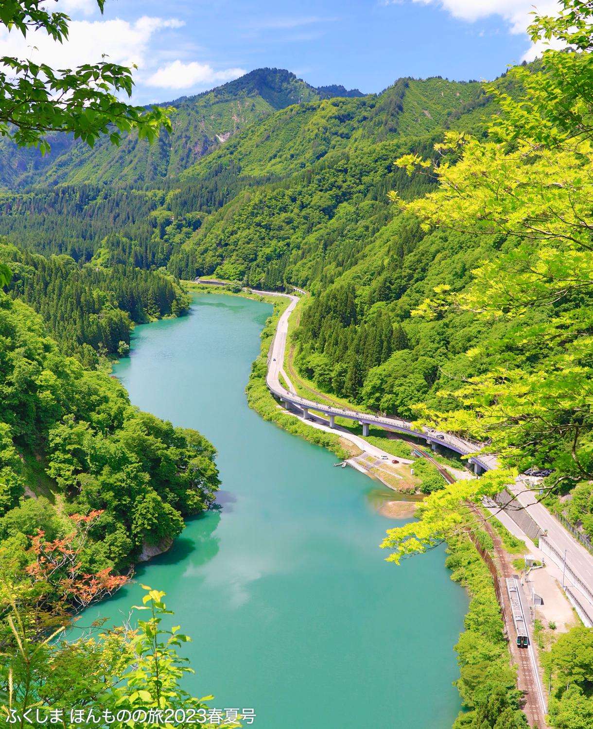 エメラルドのように輝く只見川の絶景に出会える「山城公園」からの眺望