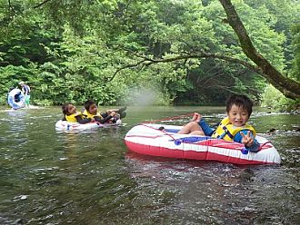 今日も大人気！浮き輪ボード