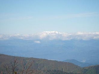 飯豊連峰最高峰大日岳も雪化粧。いよいよ冬到来です