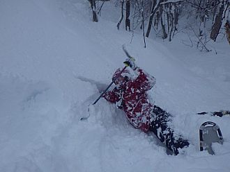 あまりの雪深さに、まみれました。