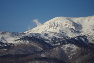 一切経山の噴気も見えます！