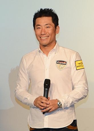 室屋義秀選手が世界レース参戦決定！赤べこで激励！！ - ふくしまの旅