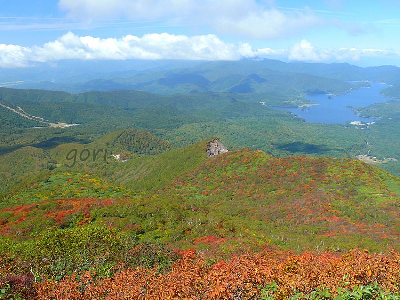 山頂直下から裏磐梯方面