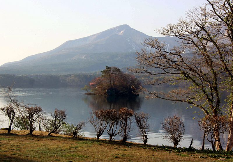 ホテルから見た桜島と磐梯山