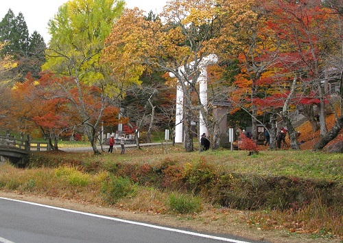 土津神社と土田堰