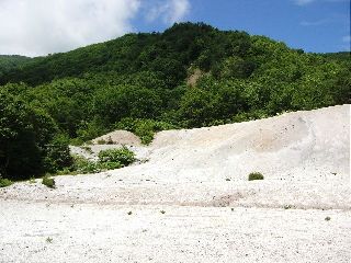 山西側の採掘穴方面