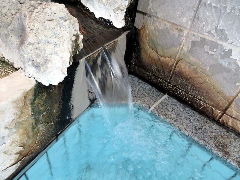 天然温泉かけ流し