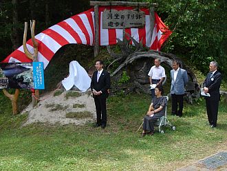 寄贈者・佐藤修さんのあいさつ。