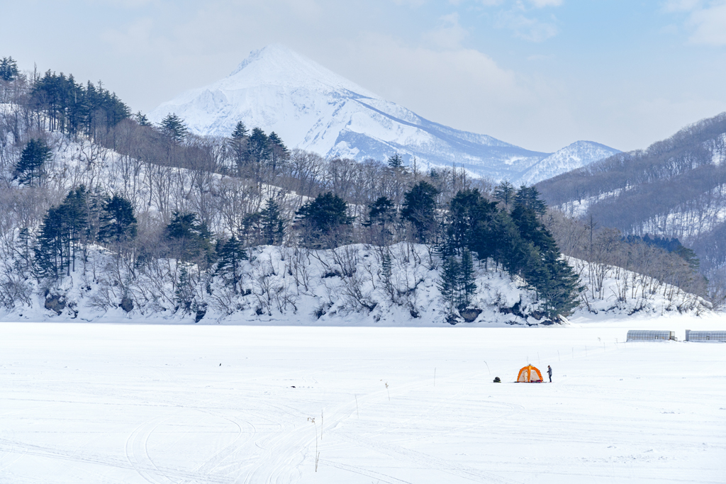 桧原湖（わかさぎ釣り氷上テント）